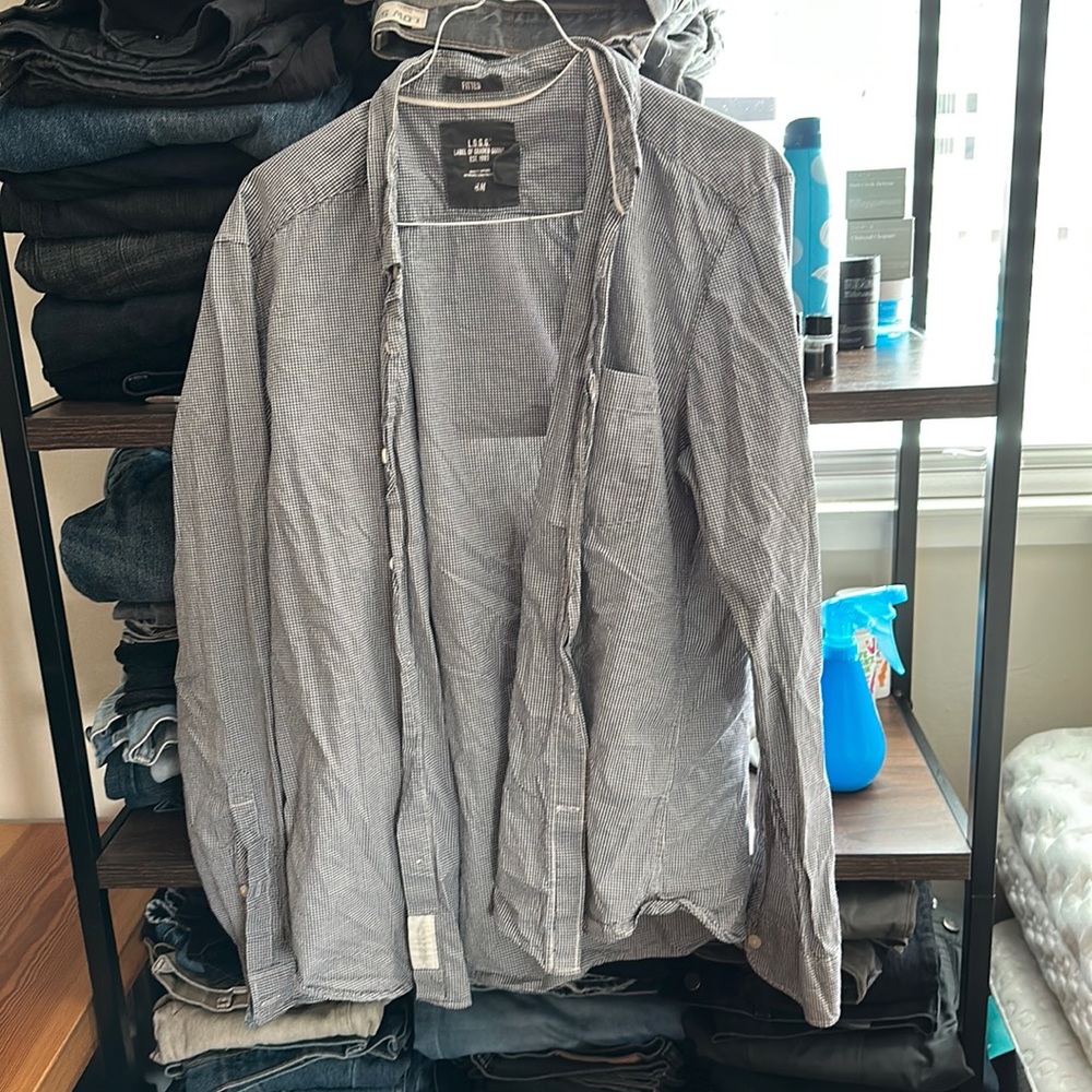 H&M FITTED SHIRT (LABEL OF GRADED GOODS) M
